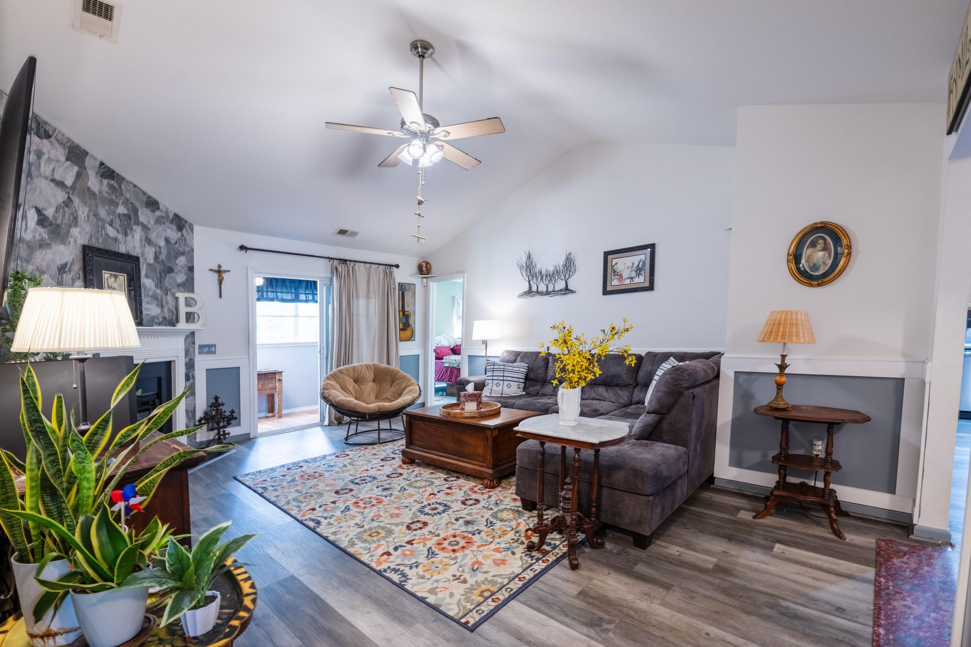270 Avonshire Drive Photo 4