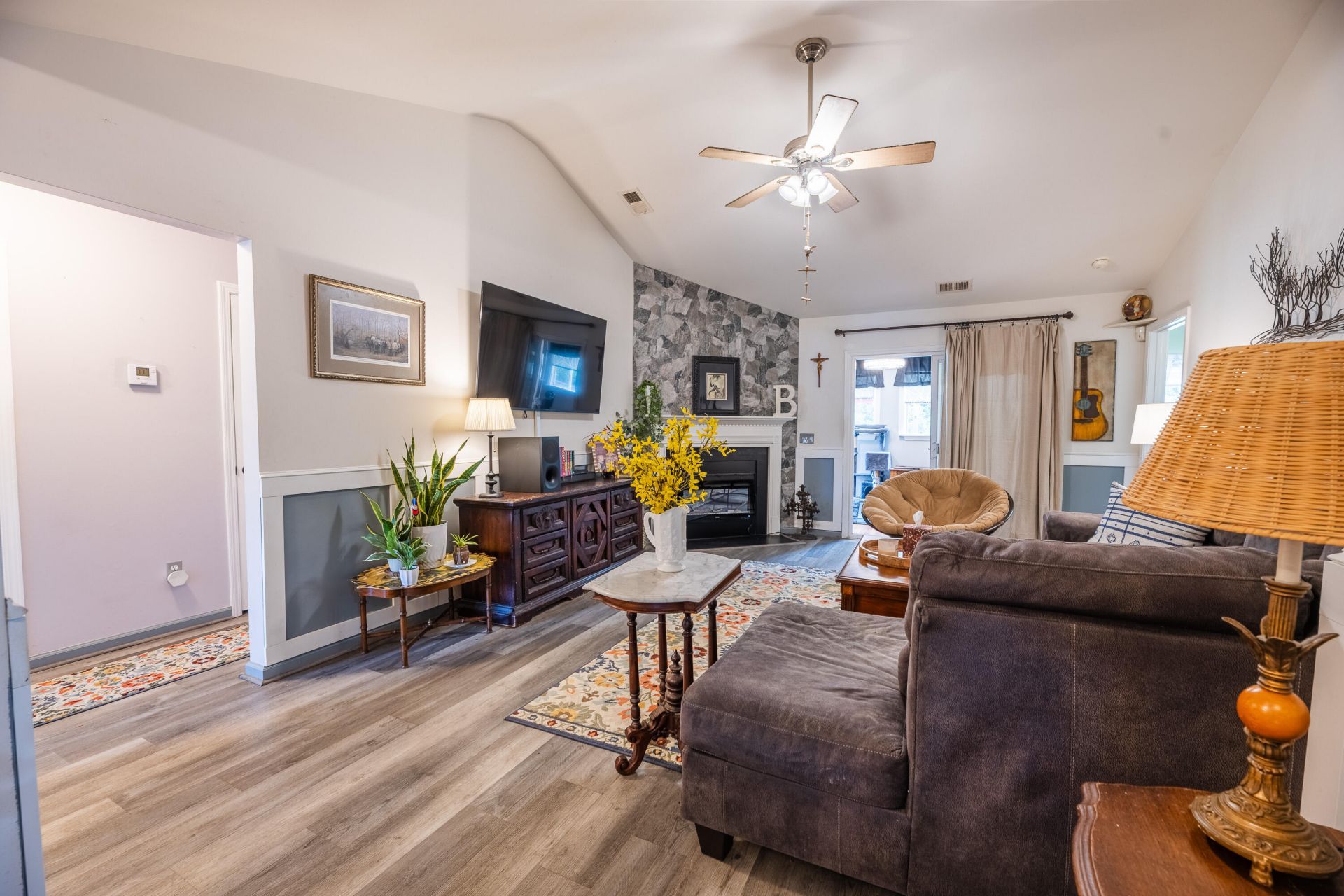 270 Avonshire Drive Photo 5
