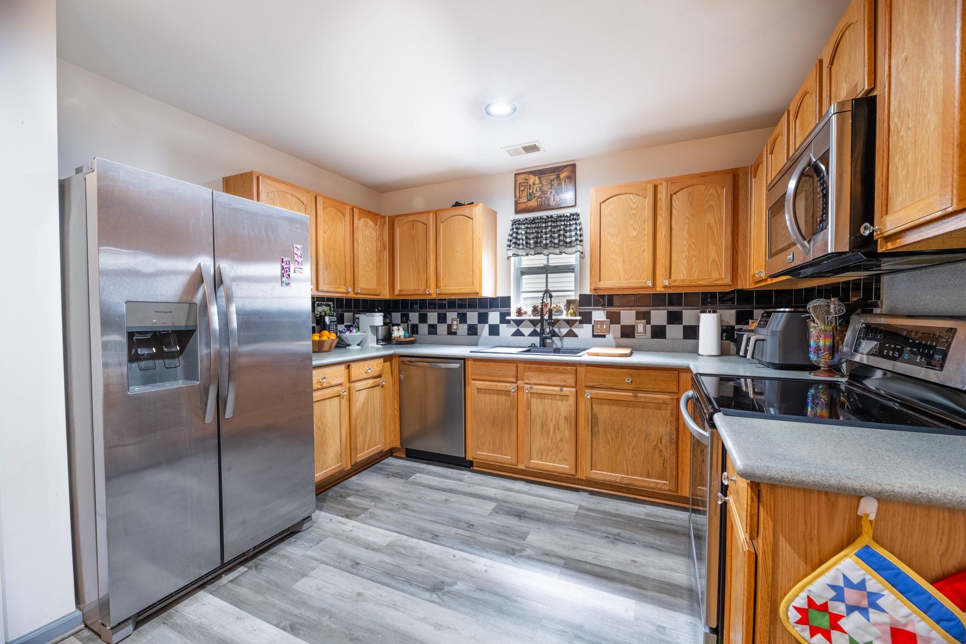 270 Avonshire Drive Photo 8
