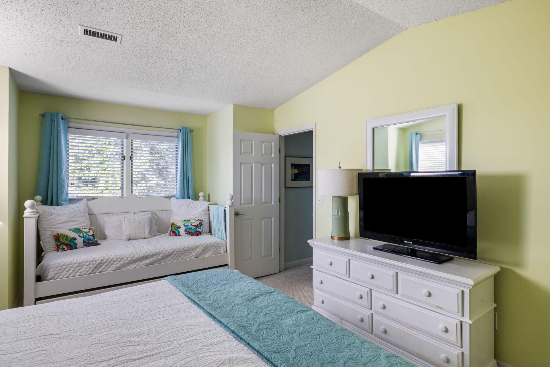 304 Yacht Harbor Court Photo 15