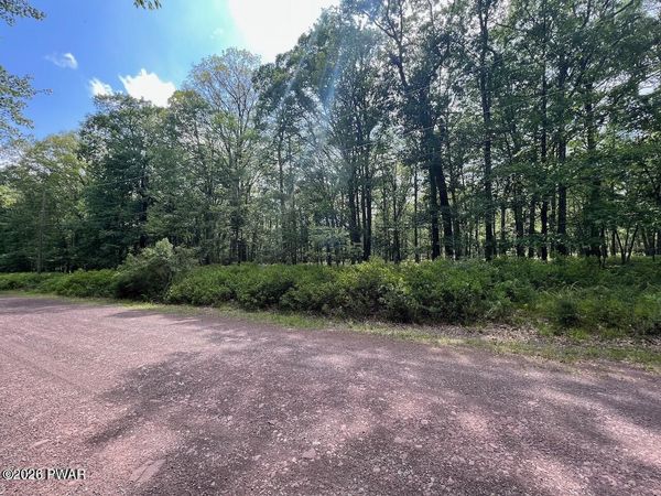 141 & 142 Mountain Top Road , Lackawaxen, PA 18435