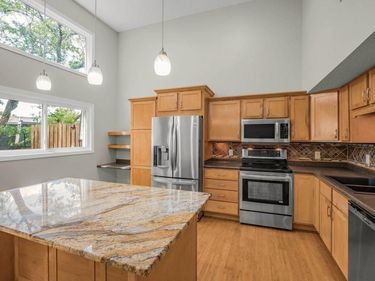 1005 W 105th Street , Bloomington, MN 55431