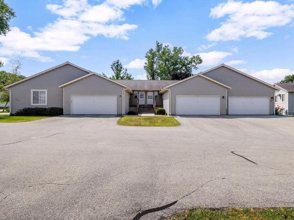 517 Slinger ROAD, Unit J-2, Slinger, WI 53086