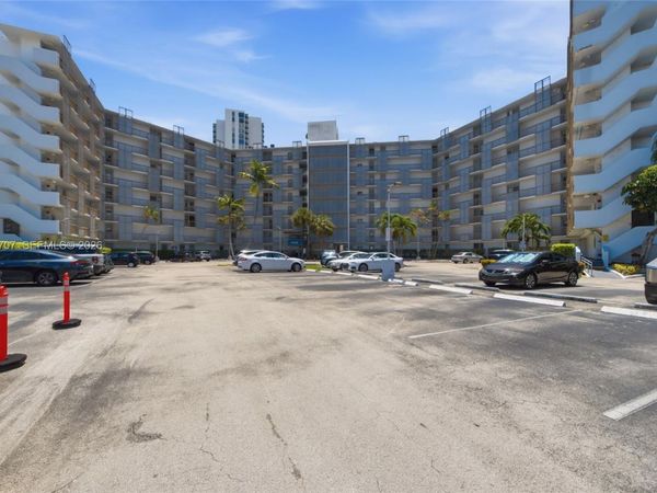 3401 N Country Club Dr , Unit 804, Aventura, FL 33180