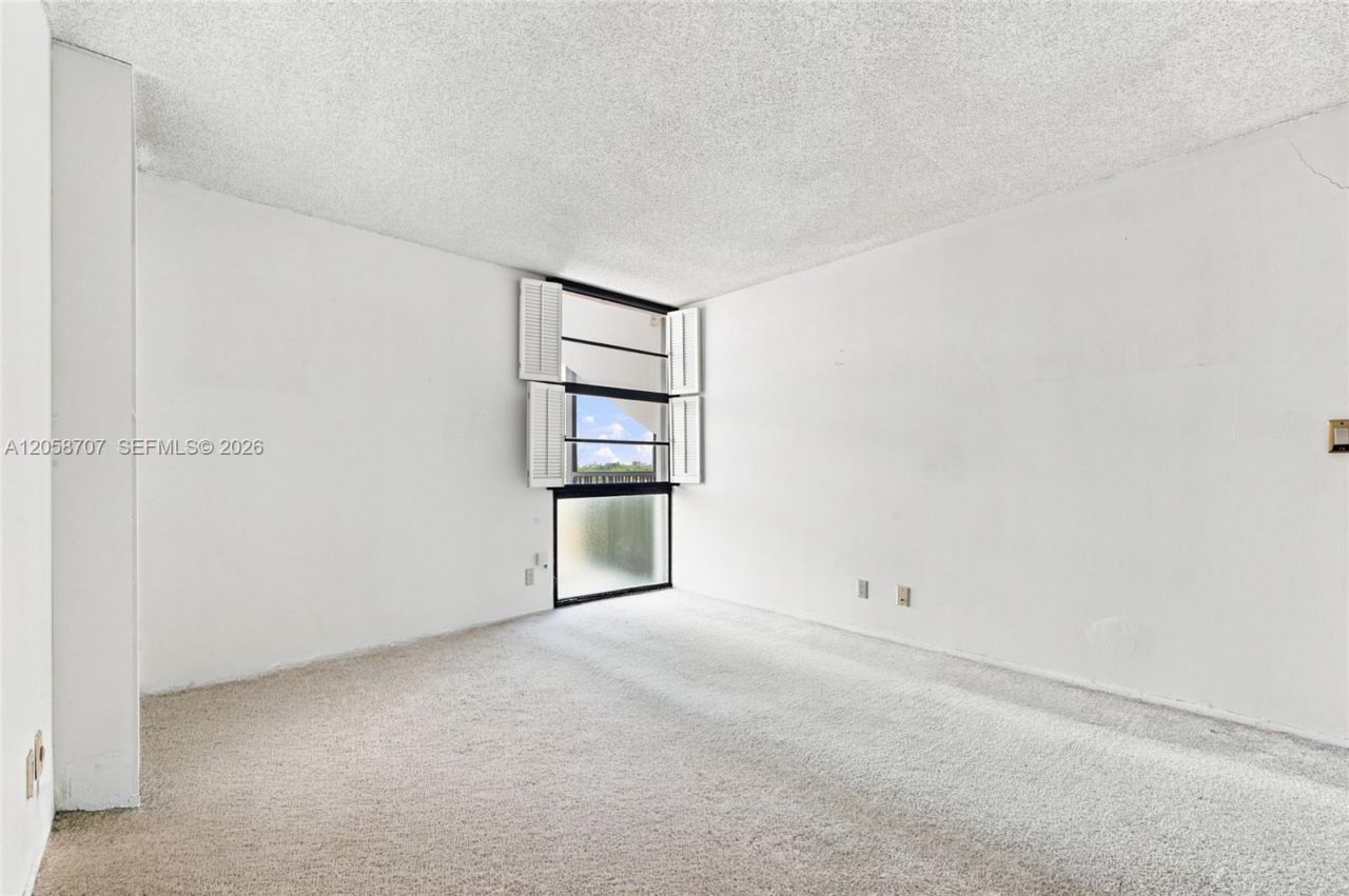 3401 N Country Club Dr , Unit 804, Aventura, FL 33180 Photo