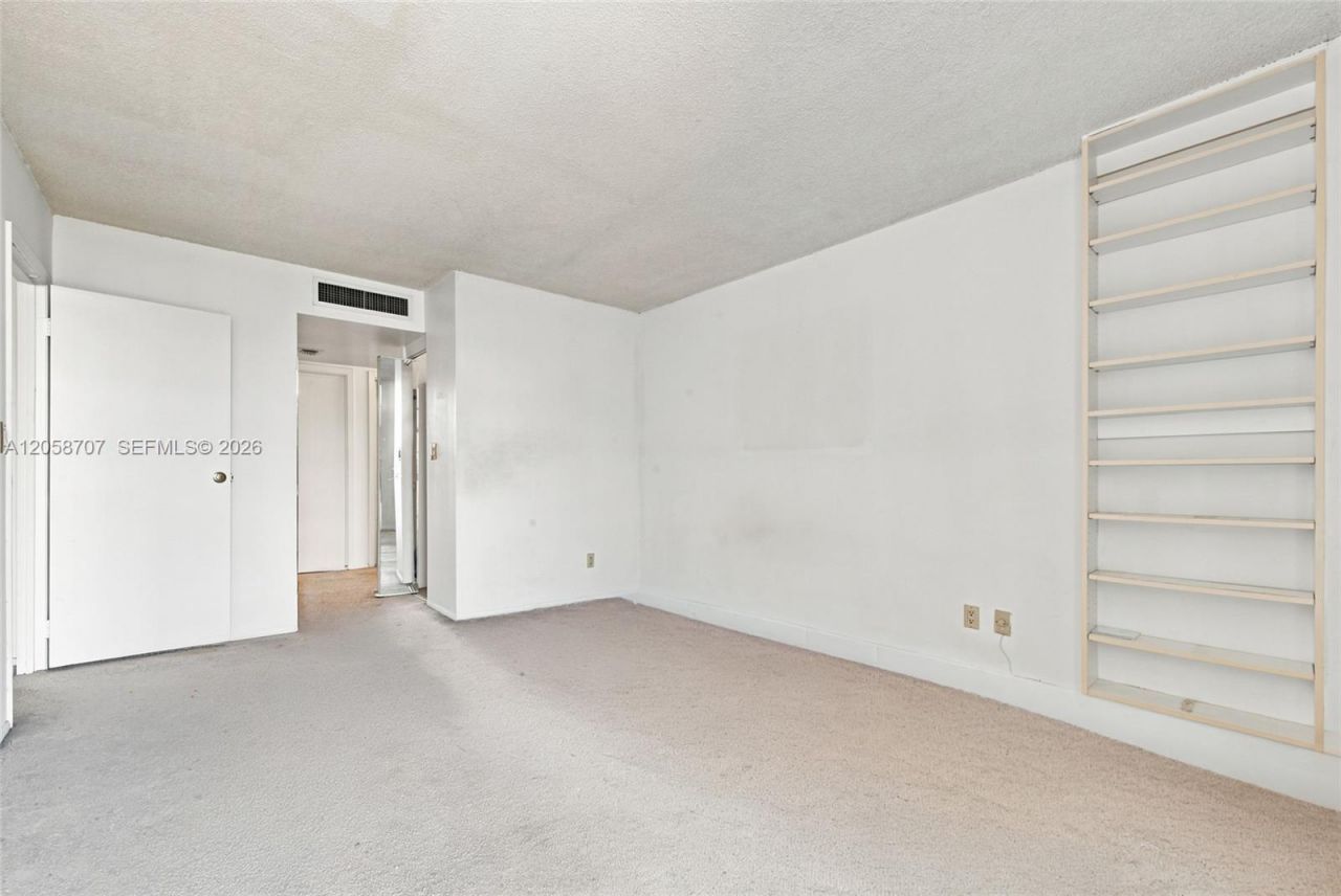 3401 N Country Club Dr , Unit 804, Aventura, FL 33180 Photo