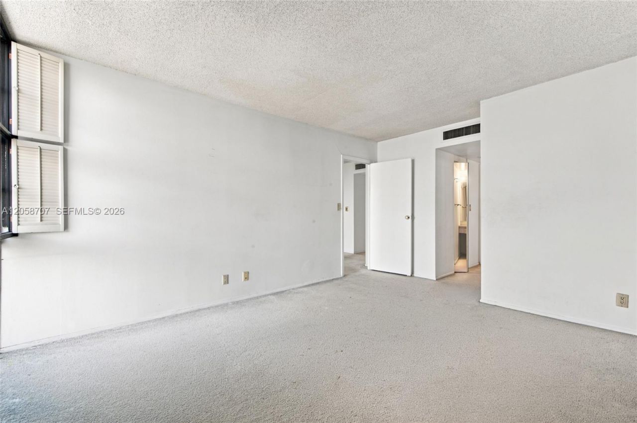 3401 N Country Club Dr , Unit 804, Aventura, FL 33180 Photo