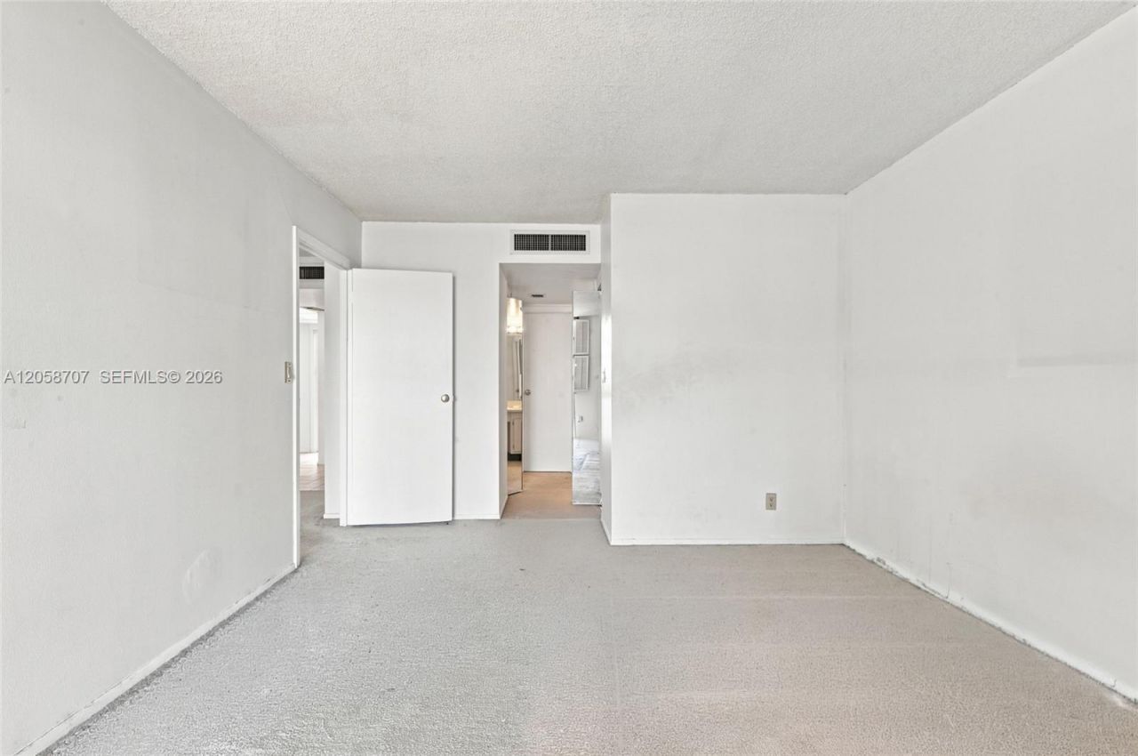3401 N Country Club Dr , Unit 804, Aventura, FL 33180 Photo
