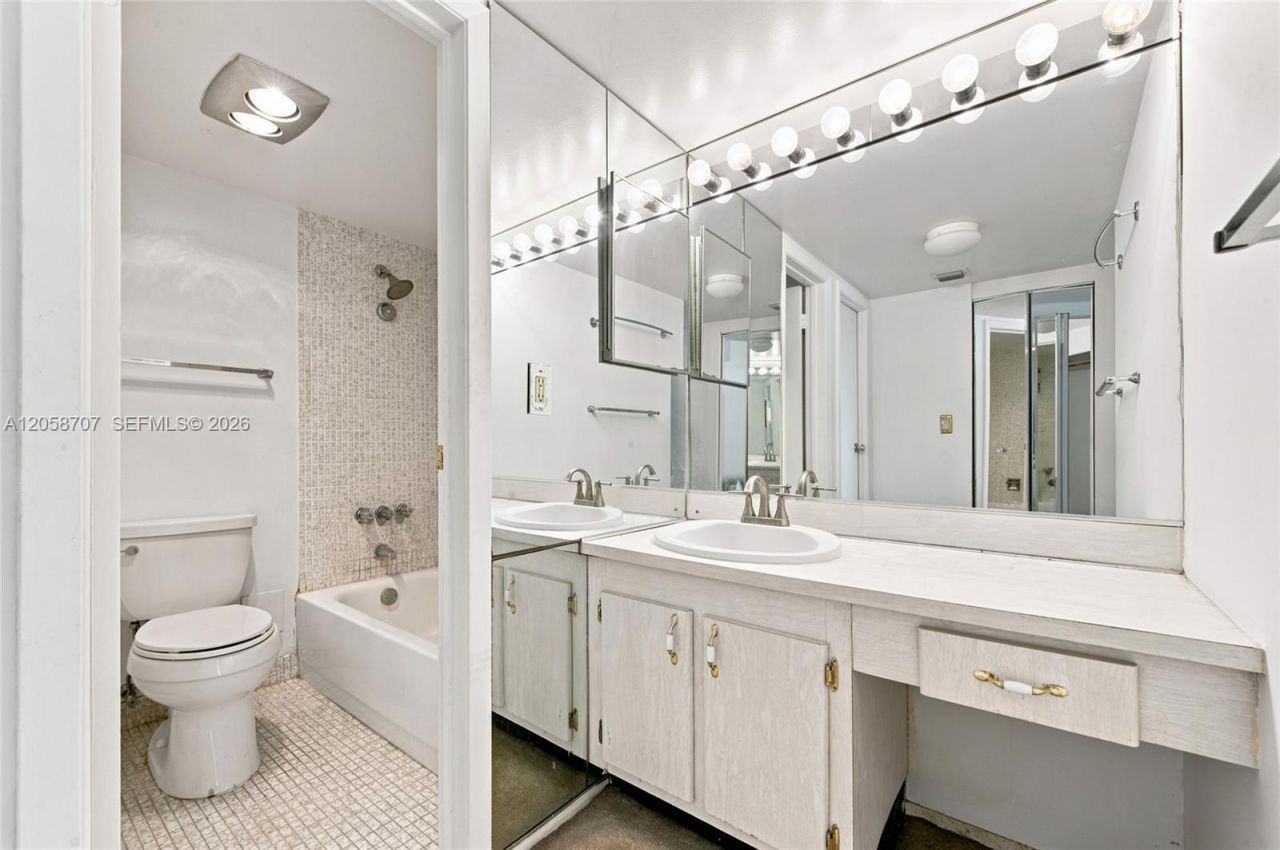3401 N Country Club Dr , Unit 804, Aventura, FL 33180 Photo