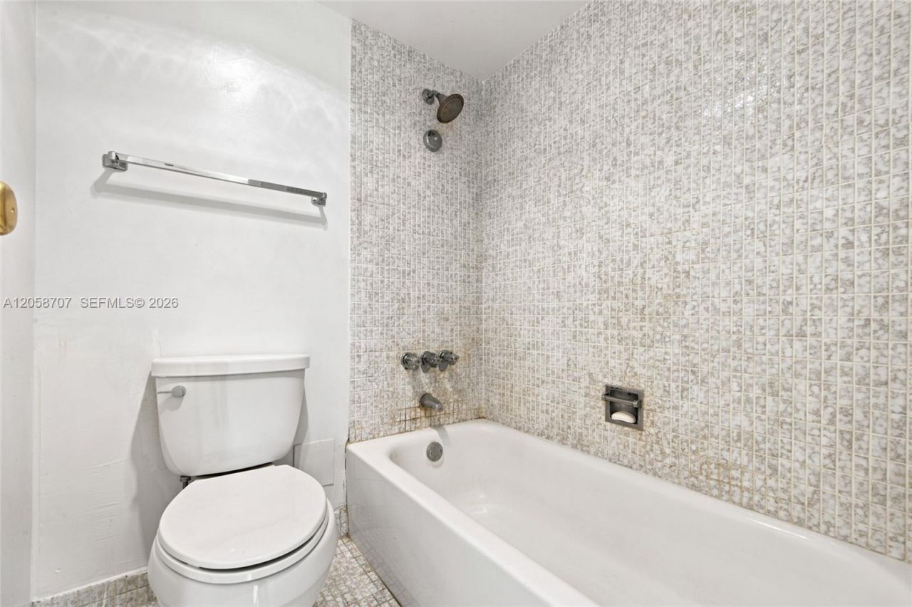 3401 N Country Club Dr , Unit 804, Aventura, FL 33180 Photo
