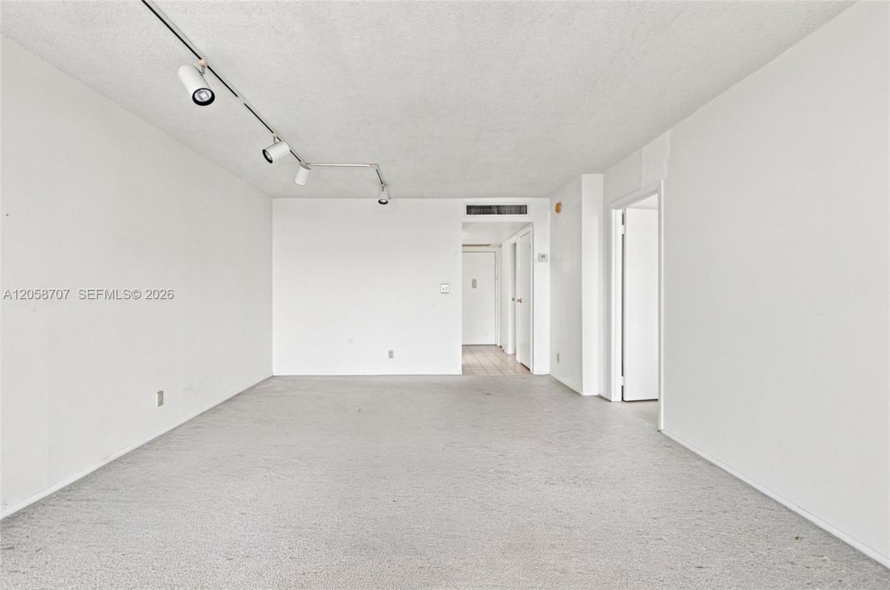 3401 N Country Club Dr , Unit 804, Aventura, FL 33180 Photo