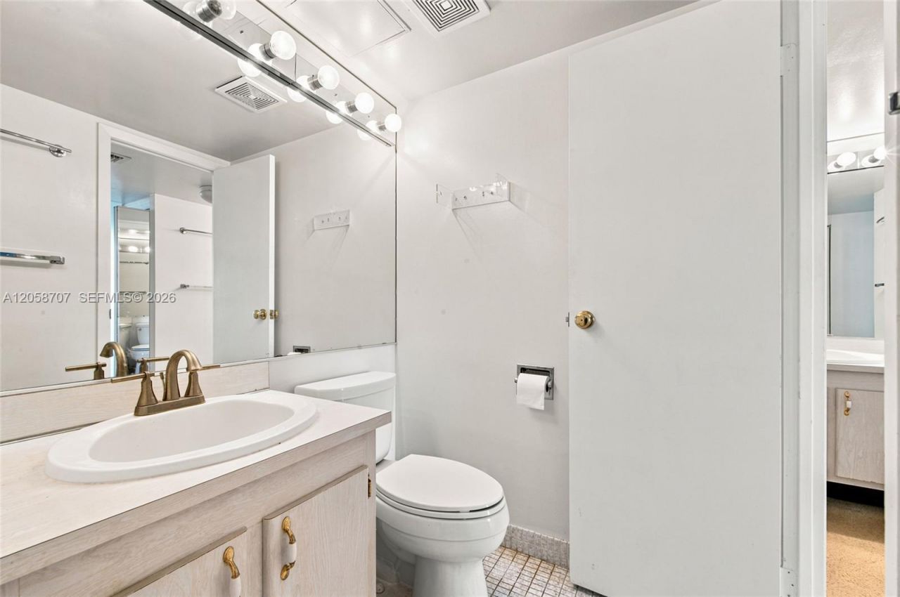 3401 N Country Club Dr , Unit 804, Aventura, FL 33180 Photo