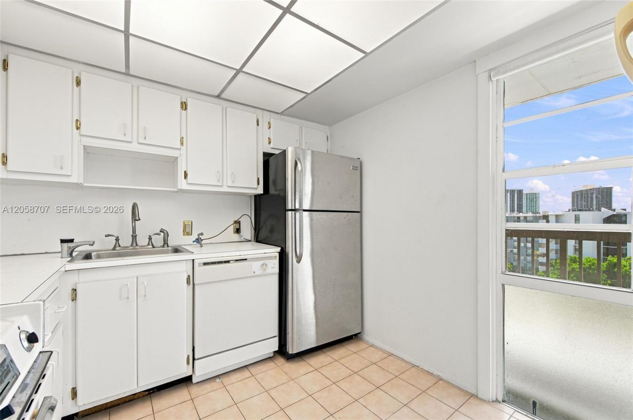 3401 N Country Club Dr , Unit 804, Aventura, FL 33180 Photo