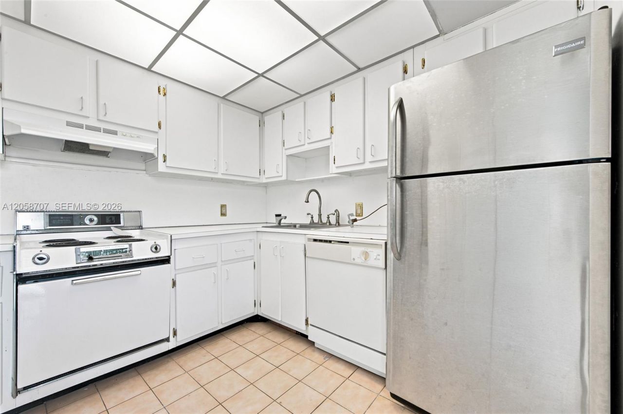 3401 N Country Club Dr , Unit 804, Aventura, FL 33180 Photo