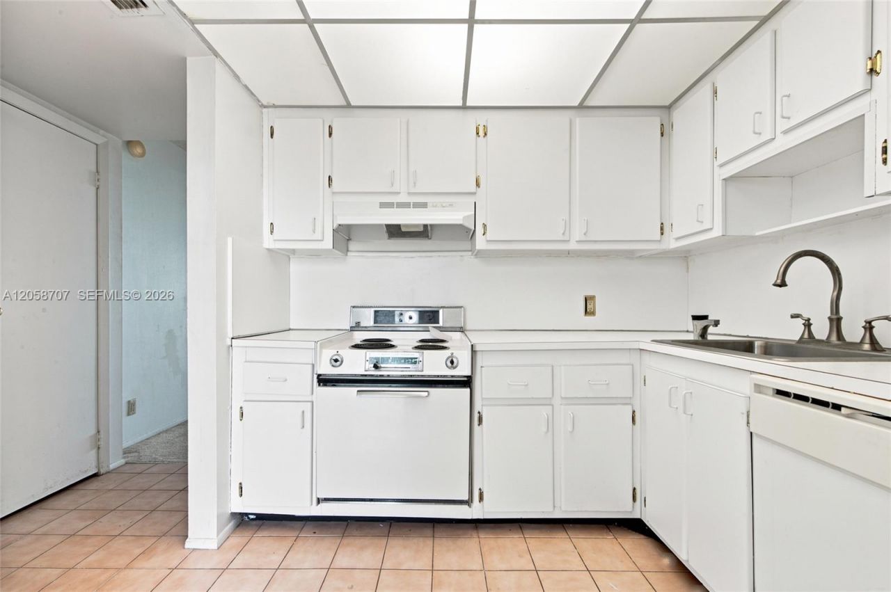 3401 N Country Club Dr , Unit 804, Aventura, FL 33180 Photo
