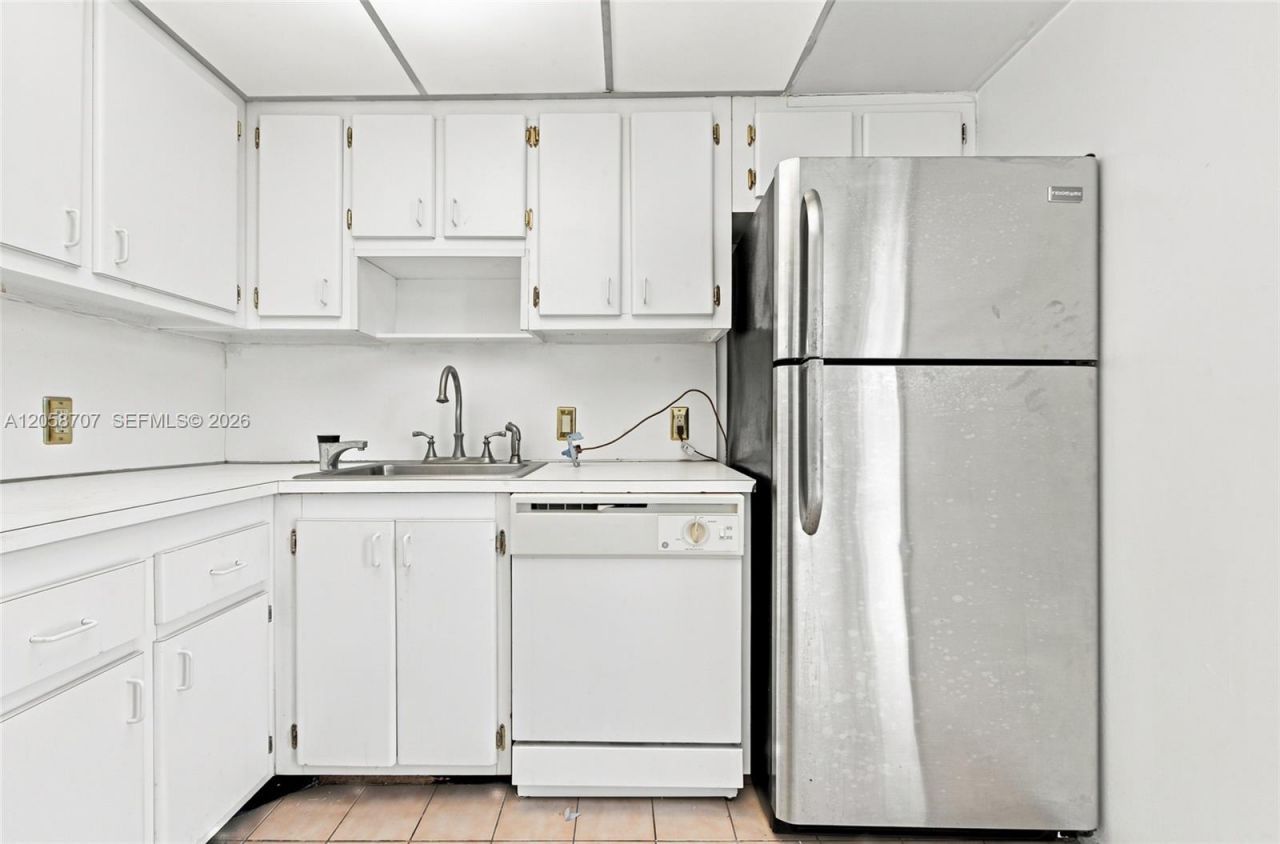3401 N Country Club Dr , Unit 804, Aventura, FL 33180 Photo