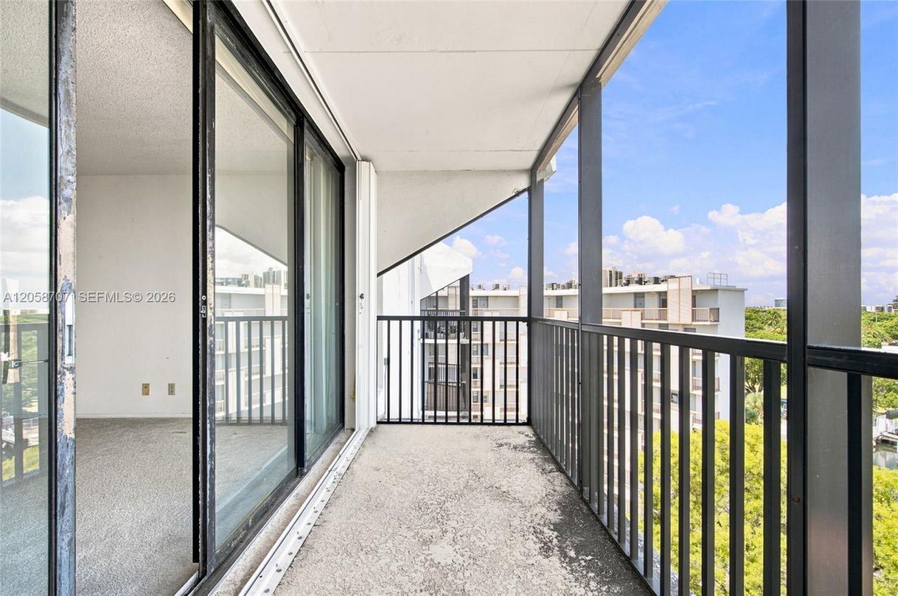 3401 N Country Club Dr , Unit 804, Aventura, FL 33180 Photo