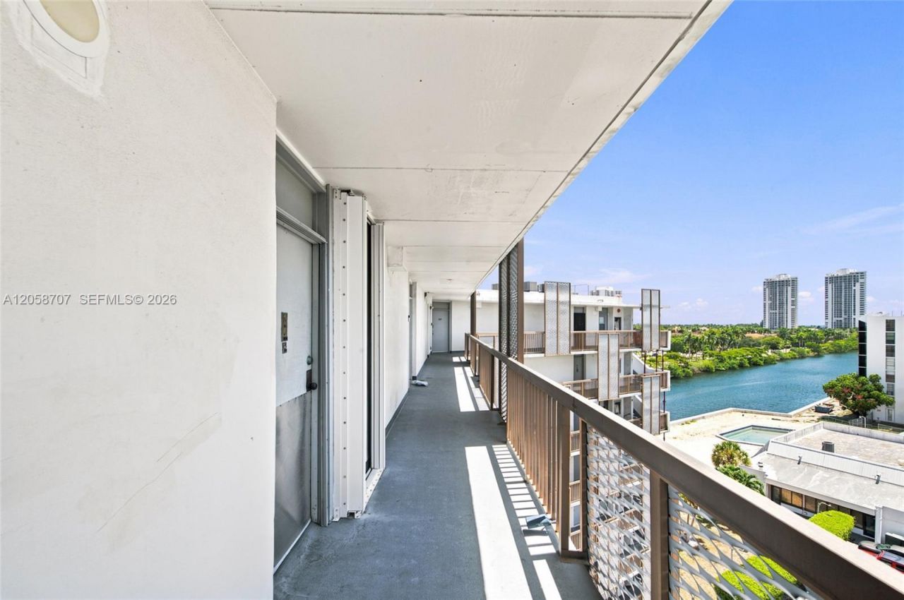 3401 N Country Club Dr , Unit 804, Aventura, FL 33180 Photo