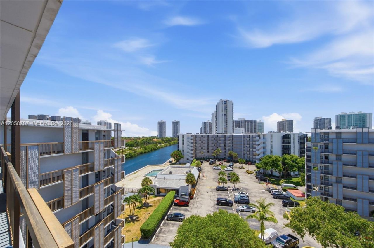 3401 N Country Club Dr , Unit 804, Aventura, FL 33180 Photo