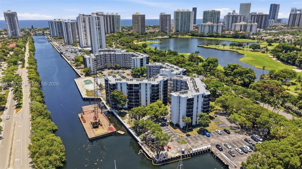 3401 N Country Club Dr , Unit 804, Aventura, FL 33180 Photo