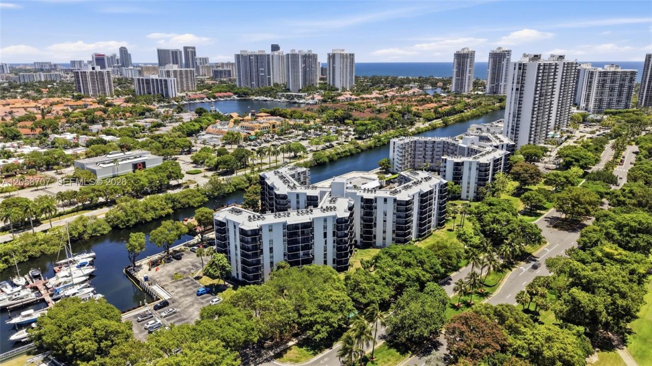 3401 N Country Club Dr , Unit 804, Aventura, FL 33180 Photo