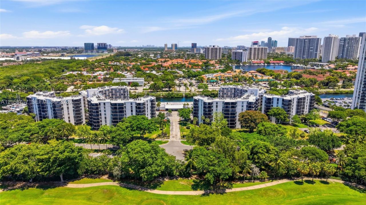 3401 N Country Club Dr , Unit 804, Aventura, FL 33180 Photo
