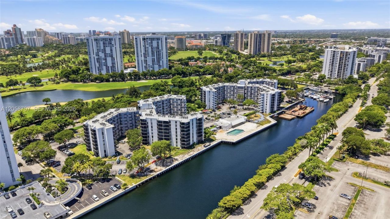 3401 N Country Club Dr , Unit 804, Aventura, FL 33180 Photo