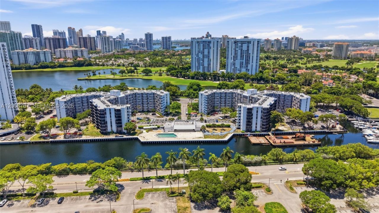 3401 N Country Club Dr , Unit 804, Aventura, FL 33180 Photo