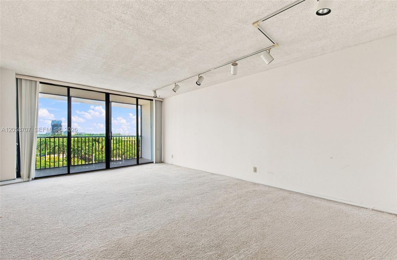 3401 N Country Club Dr , Unit 804, Aventura, FL 33180 Photo