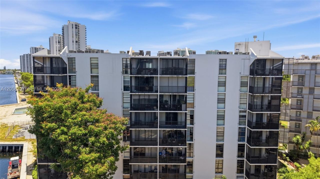 3401 N Country Club Dr , Unit 804, Aventura, FL 33180 Photo