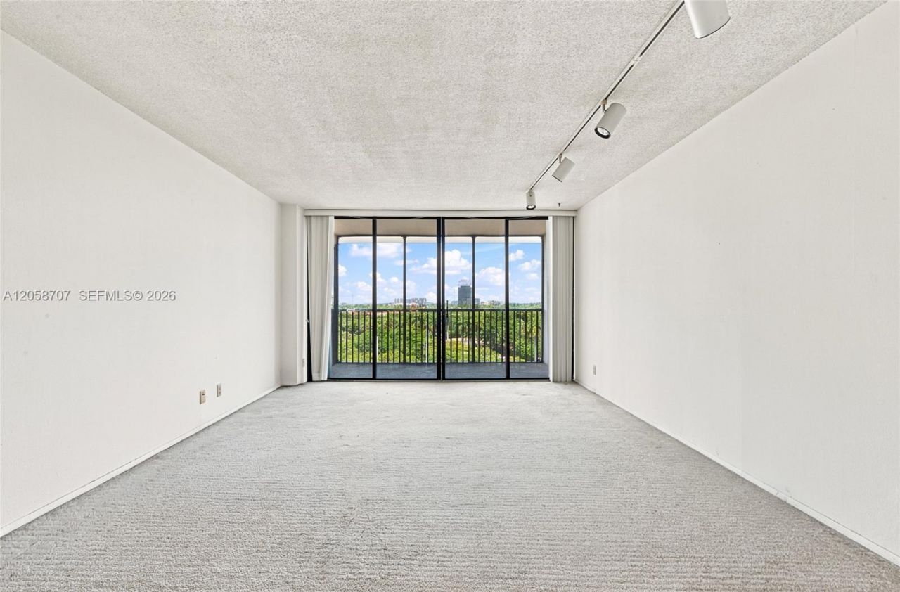 3401 N Country Club Dr , Unit 804, Aventura, FL 33180 Photo