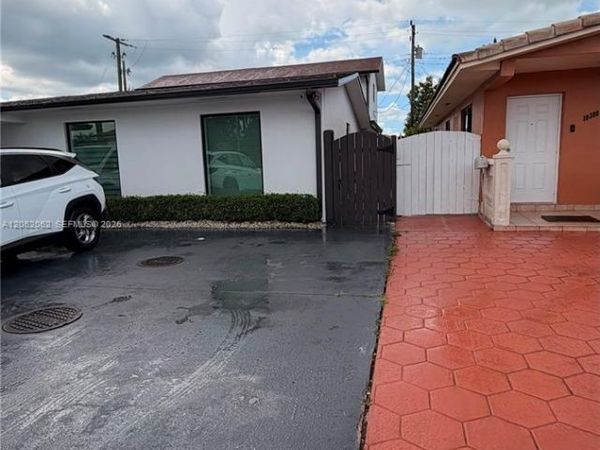 10370 SW 24th St , Unit B, Miami, FL 33165