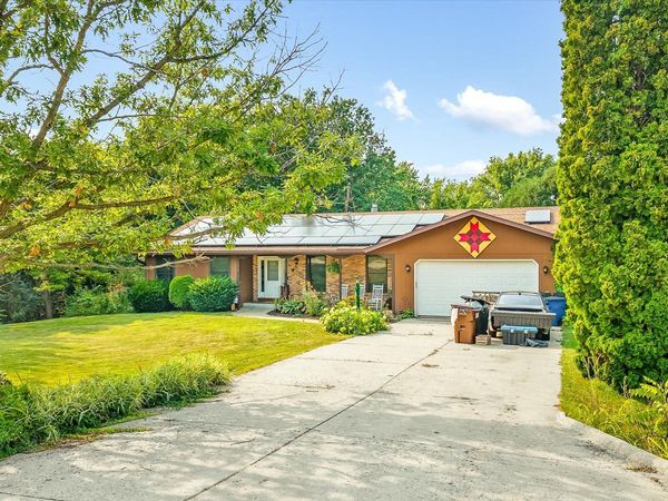 3222 N Silver Ridge Drive , Oregon, IL 61061