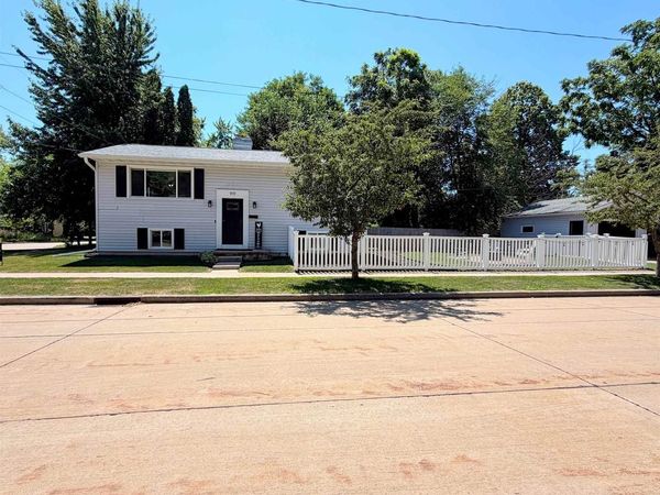 919 E TENNESSEE AVENUE, Oshkosh, WI 54901
