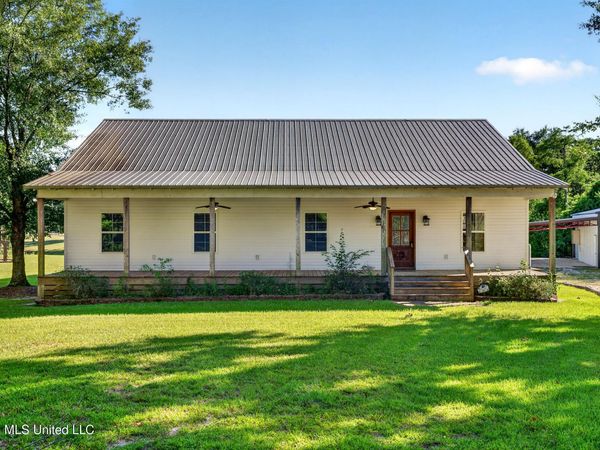 18 Harbor Lane, Carriere, MS 39426