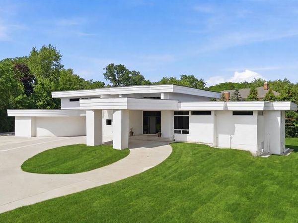 24696 Franklin Park Drive, Franklin Vlg, MI 48025