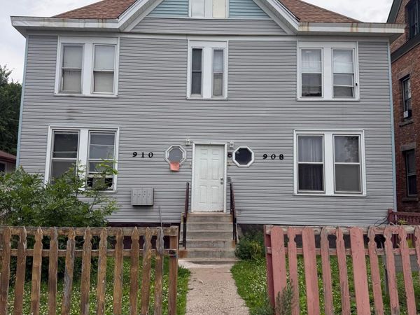 910 Burr Street, Unit 2, Saint Paul, MN 55130