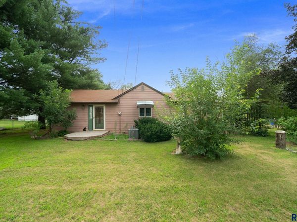 2000 E 29th St N N, Sioux Falls, SD 57104