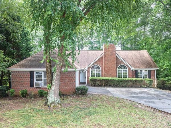 1404 Glenfield Drive , Lawrenceville, GA 30043