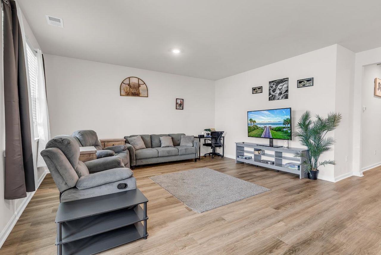 650 Gryffindor Dr. Photo 8