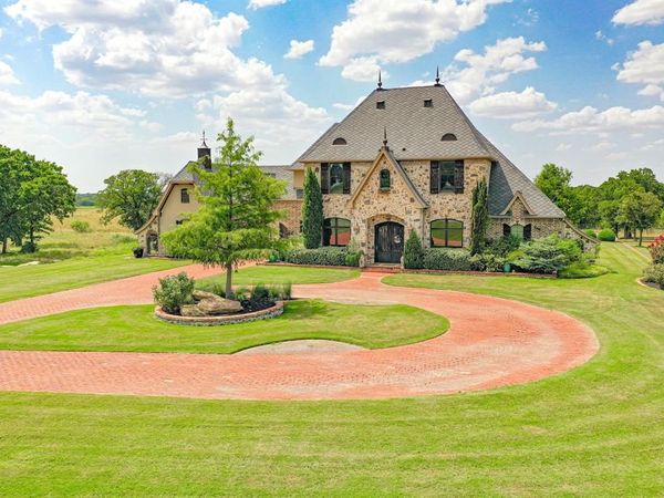 354 Ballpark Way, Jacksboro, TX 76458