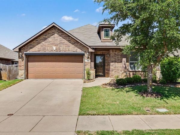8305 Spitfire Trail, Aubrey, TX 76227