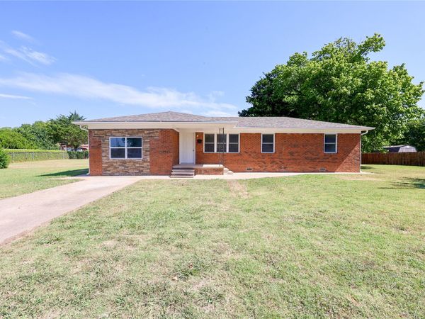 1324 Red Bud Drive , Sulphur, OK 73086
