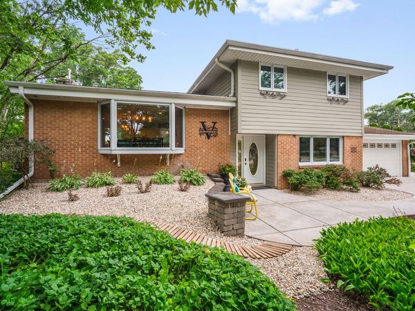5393 S Allenwood Ln, Hales Corners, WI 53130