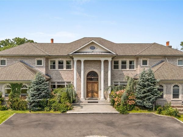 3 Valentine Farm Court , Old Brookville, NY 11545