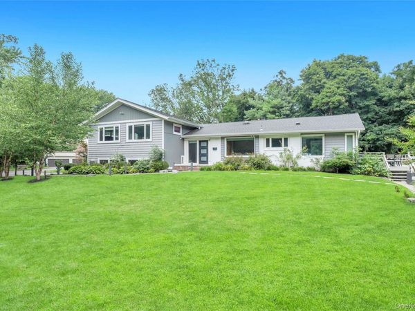 125 Hicks Lane , Great Neck, NY 11024