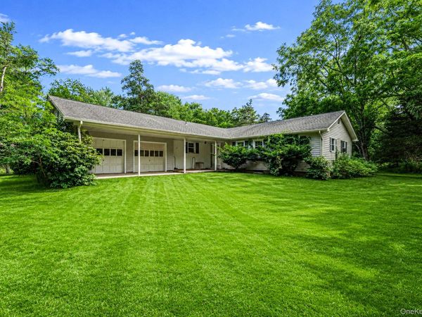 42 E Bartlett Road , Middle Island, NY 11953