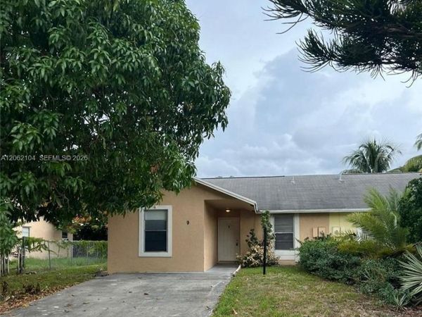 9 NE 44th St , Deerfield Beach, FL 33064