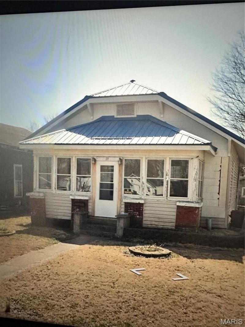 118 W Parker Avenue, Chaffee, MO 63740 Main Photo
