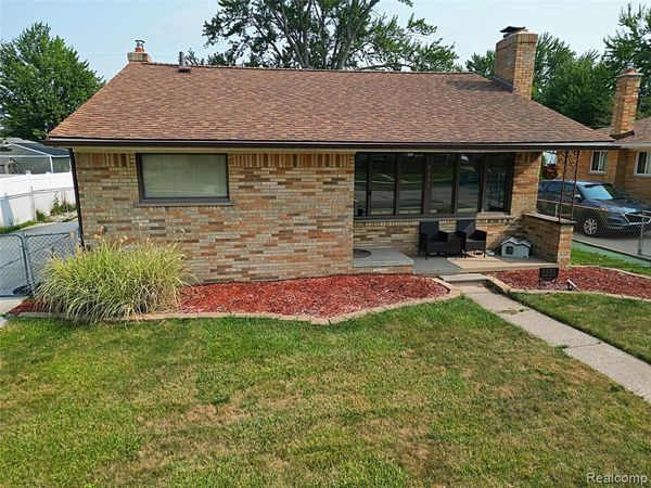 8291 Francine Street, Warren, MI 48093